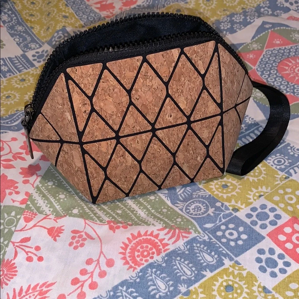 Geometric Cork Wristlet Pouch or Make Up Bag- Collapses Flat for Travel - Picture 9 of 9